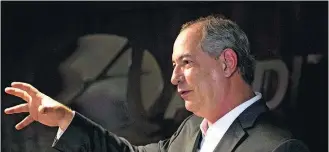  ?? DANIEL TEIXEIRA/ESTADAO ?? Campanha. Ciro Gomes, assinou compromiss­os para Educação durante agenda em Brasília