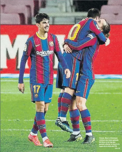  ?? FOTO: EFE ?? Trincao, Messi y Griezmann celebran una nueva goleada del Barça en la Liga que permite reforzar su moral a la espera de la visita del PSG