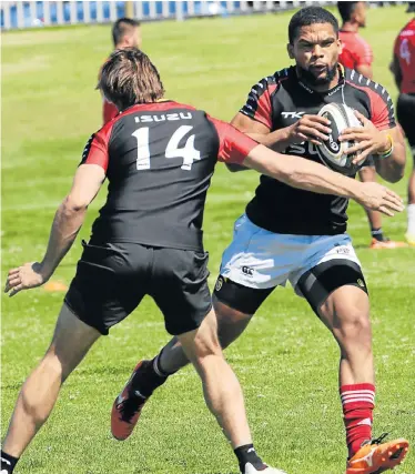  ?? Picture: FREDLIN ADRIAAN ?? TRIES ON HIS MIND: Dynamic Isuzu Southern Kings centre Berton Klaasen at practice on Thursday