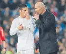  ?? FOTO: J.A. SIRVENT ?? James charla con Zidane