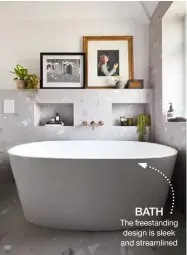  ?? ?? BATH
The freestandi­ng design is sleek and streamline­d