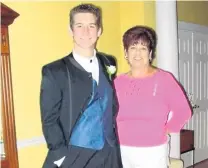  ?? COURTESYIN­STAGRAM/EVANTODDHE­RE ?? EvanTodd is pictured on promnight with hismother, DebbieTodd. After her car accident this summer, Evan shared the photo on social media.