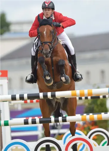  ??  ?? Steve Guerdat och Nino des Buissonnet­s vinner Os-guld i London 2012.