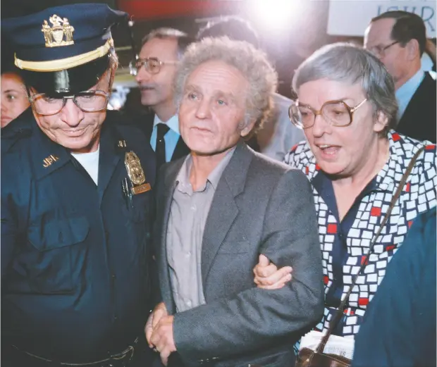  ?? JEROME DELAY / AFP VIA GETTY IMAGES ?? Soviet dissident Yuri Fyodorovic­h Orlov arrives at New York airport as a person in exile, upon his arrival from Moscow on Oct. 5, 1986.