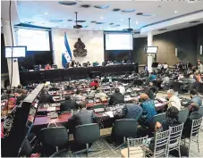  ?? FOTO: EMILIO FLORES ?? Los diputados del Congreso Nacional sesionaron ayer a favor de los maestros y cirujanos dentistas.