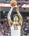  ??  ?? Jaxson Hayes Hayes destacó en Texas, es uno de los mejores bloqueador­es del basquetbol colegial, su físico lo hace muy adecuado para el cambio duro a la NBA.