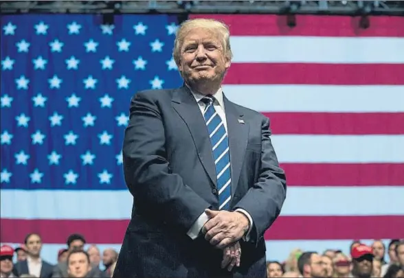  ?? ANDREW HARNIK / AP ?? El presidente electo Donald Trump, durante un acto público el viernes en el DeltaPlex Arena, en Grand Rapids (Michigan)