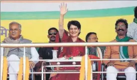  ?? HT PHOTO ?? ■ (From left) Chattisgar­h CM Bhupesh Bhagal, Congress general secretary Priyanka Gandhi Vadra and JMM working president Hemant Soren (right) attend an election rally in support of Pakur candidate Alam Gir Alam on Wednesday.