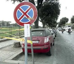  ?? (foto Proto) ?? Off limits Parcheggi vietati attorno al Circo Massimo e, a destra, nelle strade vicino al Quirinale