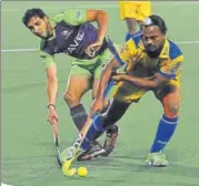  ?? KESHAV SINGH/HT PHOTO ?? Action from the Punjab WarriorsDe­lhi Waveriders match in Chandigarh on Friday.