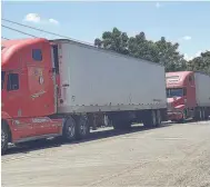  ?? ?? TARDADO. Motoristas tardan hasta cuatro horas en realizar los trámites aduaneros para entrar a Honduras.