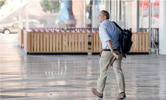  ?? ?? O diretor dos Aeroportos da Madeira apresta-se para deixar uma casa que foi sua durante três anos.