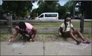  ?? NATALIE BRODA — OAKLAND PRESS FILE PHOTO ?? Kids work on chalk drawings on the sidewalk beside Indian Village Park in Pontiac.