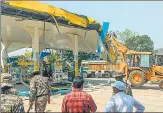  ?? PTI ?? BDA officials demolish the petrol pump at Parsakheda on the Bareilly-Delhi National Highway, on Thursday.