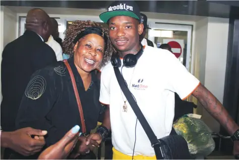  ?? — (Picture by Paul Mundandi) ?? STAR ATTRACTION . . . Zimbabwe internatio­nal forward Khama Billiat (right) is welcomed home by prominent music promoter Barbra Chikosi who was among people who converged at Harare Internatio­nal Airport to welcome the Warriors from their 2017 AFCON...