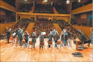  ??  ?? ANIVERSARI­O. El proyecto nació a partir de las clases dictadas por Pablo Agri en diferentes provincias. En todas su historias han participad­o más de cincuenta músicos y han tocado con artistas invitados como Susana Rinaldi, Jairo y Nahuel Pennisi.