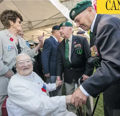  ?? HORACIO VILLALOBOS / CORBIS VIA GETTY IMAGES ?? British veteran Freddie Walker meets with Sister Agnès-Marie Valois in Dieppe, France, in August 2013. Valois, who was known as the Angel of Dieppe for her heroism in helping treat Canadian troops there, died Thursday at age 103.