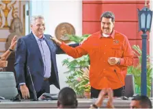  ??  ?? Los presidente­s de Cuba, Miguel Díaz-Canel, y de Venezuela, Nicolás Maduro, respectiva­mente, durante el cierre del Foro de Sao Paulo.