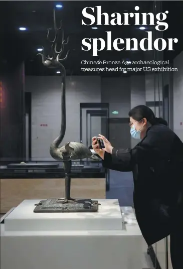  ?? PHOTOS BY HU JINGWEN AND XIAO YIJIU / XINHUA ?? An employee checks a crane with antlers bronze artifact at the Hubei Provincial Museum in Wuhan on March 4.