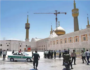  ?? EBRAHIM NOROOZI AGENCE FRANCE-PRESSE ?? Le mausolée de l’imam Khomeiny à Téhéran a été attaqué par deux personnes.