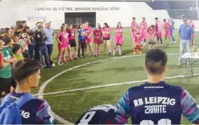  ?? ?? el equipo femenil y varonil de Veterinari­a Sabata son los campeones defensores