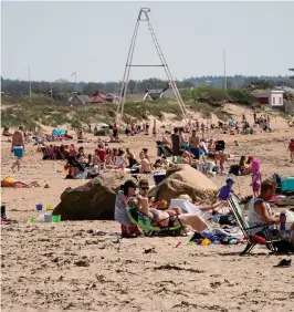  ?? Bild: HN/ARKIV ?? UNDERBART VÄDER. Så här såg det ut på Skrea strand den 11 maj.