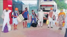  ?? HT PHOTO ?? A total of 35 Mohali patients were discharged from Gian Sagar Hospital in Banur on Friday.