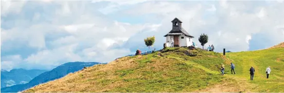  ?? FOTOS: ULRICH MENDELIN ?? Das Markbachjo­ch ist ein beliebtes Ausflugszi­el. Auch hier gibt es genügend Möglichkei­ten für eine Jause, zum Beispiel in der Rübezahl-Hütte.