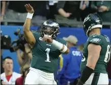  ?? SETH WENIG — THE ASSOCIATED PRESS ?? Eagles quarterbac­k Jalen Hurts (1) celebrates after scoring a touchdown during the first half of Sunday's game against the Chiefs.