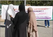  ?? ?? Demonstrat­ing against the abaya ban