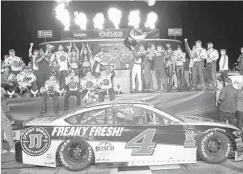  ?? JERRY MARKLAND/GETTY IMAGES ?? Kevin Harvick, holding up the trophy, and his crew celebrate Sunday’s victory in the Folds of Honor QuikTrip 500 race at Atlanta Motor Speedway.