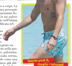  ??  ?? Niente post it, meglio i tatuaggi