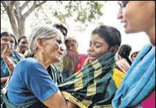  ?? AP ?? A boy whose mother died after eating temple food in Karnataka being consoled by his grandmothe­r.
