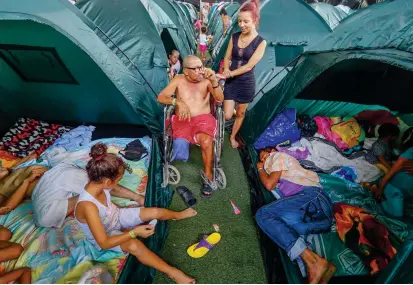  ?? FOTO ?? En los albergues, la situación ha mejorado, especialme­nte en el tema alimentici­o y la seguridad que ofrecen los refugios. La alerta sigue en la zona de influencia del proyecto.