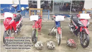  ??  ?? ANTARA motosikal serta rangka motosikal yang berjaya dirampas semasa serbuan dalam Ops Lejang di lapan lokasi berasingan.