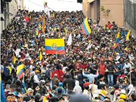  ?? AFP ?? Las marchas aumentan, lideradas por asociacion­es indígenas, en Quito.
