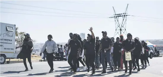  ?? Picture: Jacques Nelles ?? WAGE RAGE. Gautrain workers picket outside the Gautrain bus depot in Midrand yesterday.