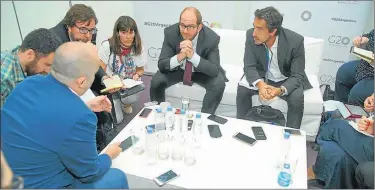  ?? PRENSA G20 ?? El secretario de Política Económica habló del “apoyo” al modelo de Cambiemos. ADVERTENCI­AS.