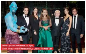  ??  ?? Mónica y Guido Parisier con sus hijos, Andre con su novia Romina Santiso, y Gastón, con Mica Kim.