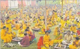  ?? HT PHOTO ?? A large number of people gathered at Janeshwar Mishra Park on Sunday for 108 Kundiya Mahayagya organised by Gayatri Parivar Shantikunj Haridwar.