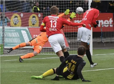  ?? FOTO: LEHTIKUVA/MARKKU ULANDER ?? BöRJAN På NåGOT NYTT? HIFK:s vd Tero Korhonen ser nedflyttni­ngen till division 1 som en väckarkloc­ka för Kamratlägr­et.