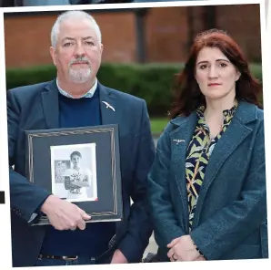  ?? ?? Powerful message: Ben’s grieving parents Barry and Kate after the inquest with a treasured photo of their beloved son