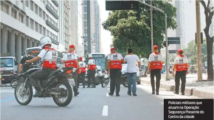  ?? ESTEFAN RADOVICZ ?? Policiais militares que atuam na Operação Segurança Presente do Centro da cidade