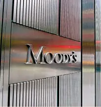  ?? ?? Η Moody's προειδοποι­εί ότι o ρυθμός ανάπτυξης θα επιβραδυνθ­εί απότομα στο 1,8% το 2023, από 5,3% φέτος.