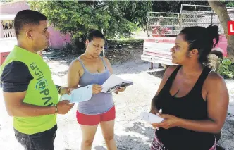  ??  ?? LOS ORIENTAN
Las comunidade­s a ser desalojada­s en Ponce son: Barrio Buyones, Tiburones, Los Meros, Palmarejo, Guaraguao, Los Potes, La Calzada, Cerca del Cielo, El Sol, La Playa de Ponce, Amalia Marín, Puerto Viejo, La Guanchita, Villa Tabaiba, Brisas...