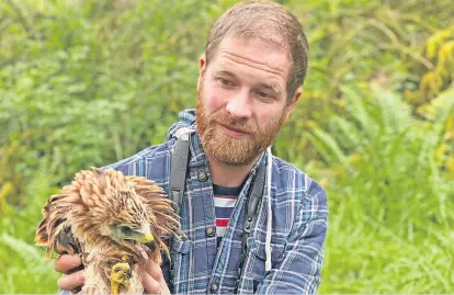  ?? ?? Rewilding
Tom Bowser spoke to Bridge of Allan and Dunblane Rotary Club about his work with Argaty Red Kites