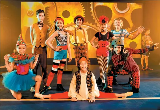  ?? CIRUQE DU SOLEIL ?? Los pequeños sueñan con formar parte de una escuela de alto rendimient­o para preparar artistas de circo.