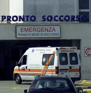  ??  ?? A Brindisi Un’immagine dell’ospedale Perrino di Brindisi, dove è stata trasportat­a la bambina di sette anni azzannata da un bulldog a Martina Franca, in provincia di Taranto