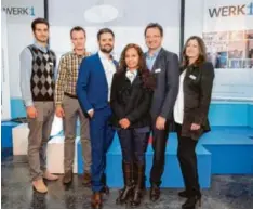  ?? Foto: Zentrum für Digitalisi­erung ?? Die Finalisten des Wettbewerb­s Energie Start-up Bayern: (von links) Sono Motors (Laurin Hahn), Invenox (Matthias Wipfler, Martin Hammer) und SAMAwing (Elham Pouya Nasab, Markus Jung, Barbara Schüßler).