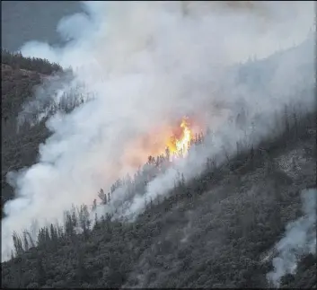  ?? Noah Berger The Associated Press file ?? Flames from the Ferguson Fire burn down a hillside in unincorpor­ated Mariposa County, Calif., near Yosemite National Park.